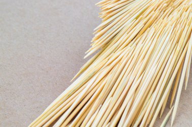 Dışarı düşmüş kürdan görünümünü kapat