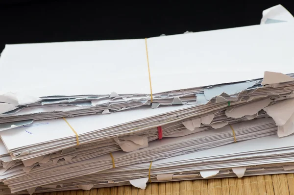 Κλείνω πάνω θέα της στοίβας φάκελο που είναι δεμένα με λαστιχάκια — Φωτογραφία Αρχείου
