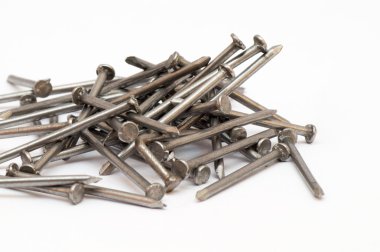 Bir yığın çelik çivi