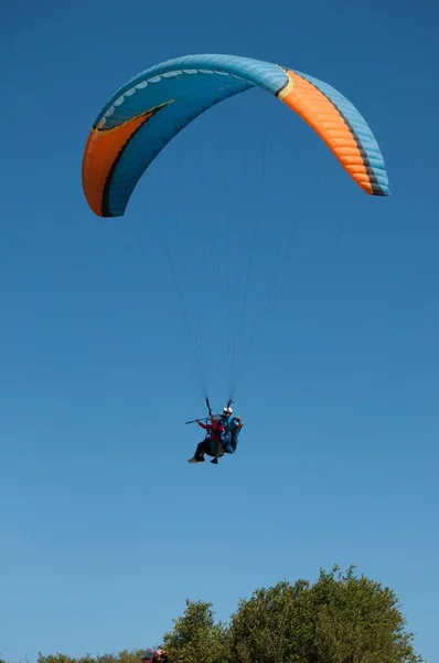 Paraglider Aveyron Himlen Ovanför Millau Viadukten — Stockfoto
