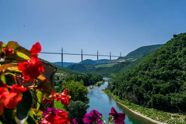 Peyre Medeltida Ovanför Tarn Med Sin Troglodytekyrka Aveyron — Stockfoto