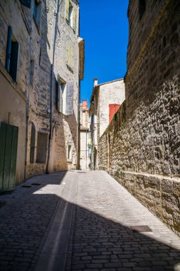 Uzs, Duchy ve Occitanie bölgesindeki tarihi Gard şehri