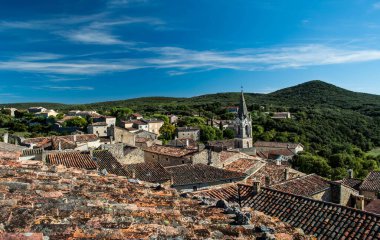 Labastide-de-virac, Ardche 'deki Roure kalesinin manzarası..