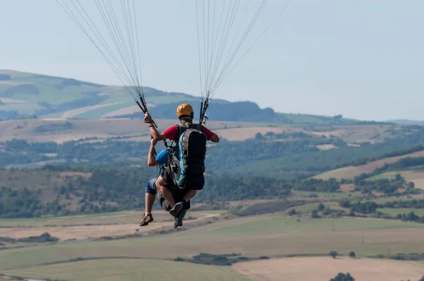 Paraglider Obloze Aveyron Nad Viaduktem Millau — Stock fotografie