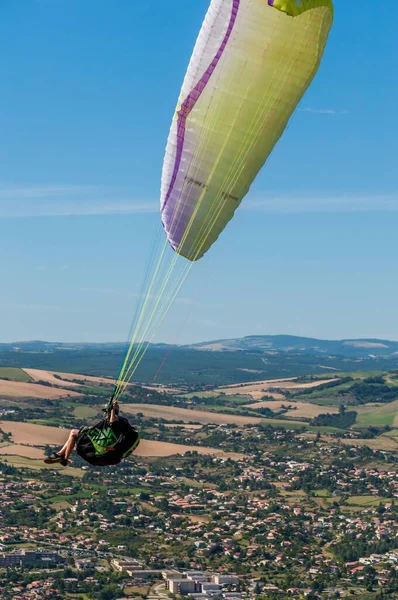 Paraglider Obloze Aveyron Nad Viaduktem Millau — Stock fotografie