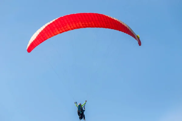 Millau Viyadük Üzerinde Aveyron Gökyüzünde Paraglider — Stok fotoğraf