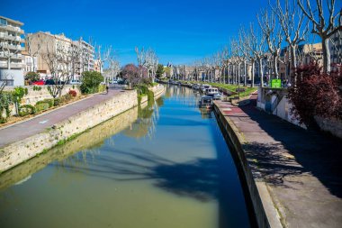 Narbonne, Occitanie 'deki ortaçağ ve tarihi Aude kasabası. 