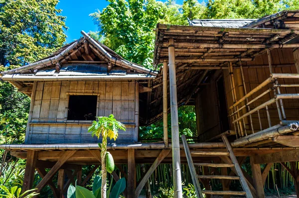 竹の家や住居は アジア諸国で見つけることができます — ストック写真