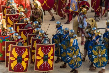 Arenadaki Roma oyunlarının tarihsel yeniden inşası.