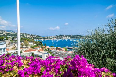 Fransa 'da Fransız Rivierası' nda La Turbie ve Nice arasında Akdeniz kıyısı.