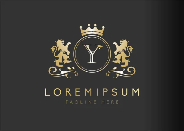 Heraldik aslan ilk harf Y logo tasarımı. Çiçek, taç ve aslan amblemi desenli lüks bir Y harfinin vektör çizimi. Simge şablonunu imzala