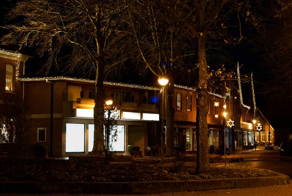 Μια Μικρή Γερμανική Πόλη Χριστούγεννα Σκοτεινιάζει Καταστήματα Σπίτια Δέντρα Και — Φωτογραφία Αρχείου