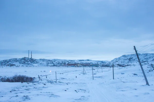 Widok na północną wioskę Teriberka nad kołem podbiegunowym na dalekiej północy w regionie Murmańska Rosja — Zdjęcie stockowe