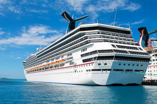 Cruise ship in Nassau , Bahamas — Stock Photo, Image