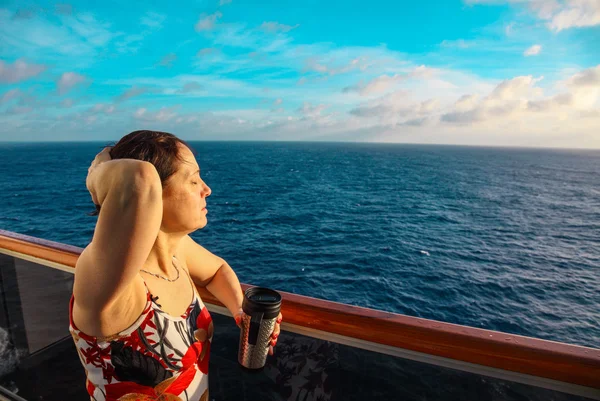 Woman on a cruise ship — Stock Photo, Image