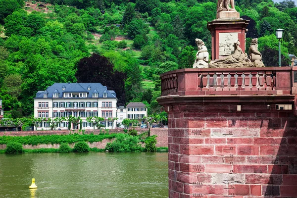 Oude brug in Heidelberg in Duitsland — Stockfoto
