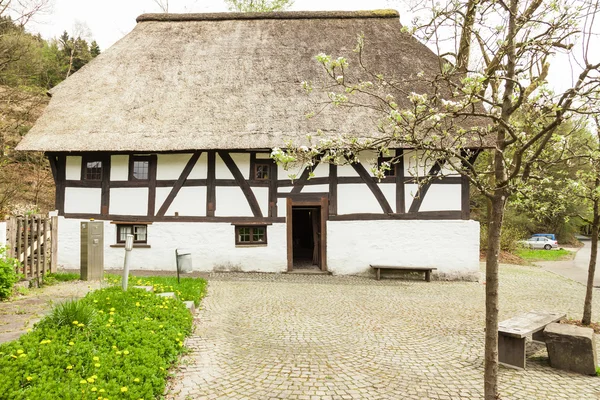 Antigua casa de entramado de madera, casa Dahl en Marienheide — Foto de Stock