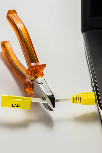 A cable cutter is cutting an internet cable — Stock Photo, Image