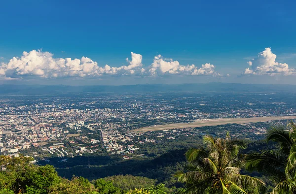 Vistas de Chiang Mai en el norte de Tailandia con su aeropuerto . — Foto de Stock