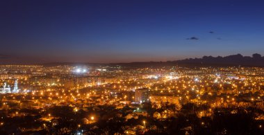Gece Rus şehri Saratov güzel cityscape