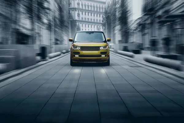 Sigorta primi hızlı araba gündüz şehir de yol