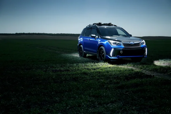 Car Subaru Forester stand at countryside off-road on green field at night — Stock Photo, Image