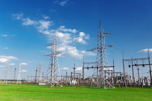 Power station on blue sky at daytime — Stock Photo, Image