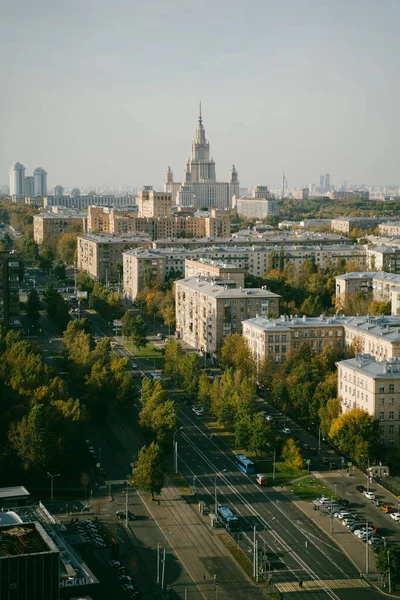 モスクワ ロシア 2020年10月5日 都市モスクワとMguへの空中都市スカイラインビュー モスクワ州立大学 — ストック写真