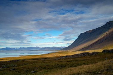 Buzul. Stoksnes 'ten görüntü. Doğu İzlanda doğa manzarası