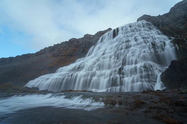 位于冰岛北部威斯特峡湾地区的Dynjandi或Fjallfoss瀑布 美丽的自然冰山一角 — 图库照片