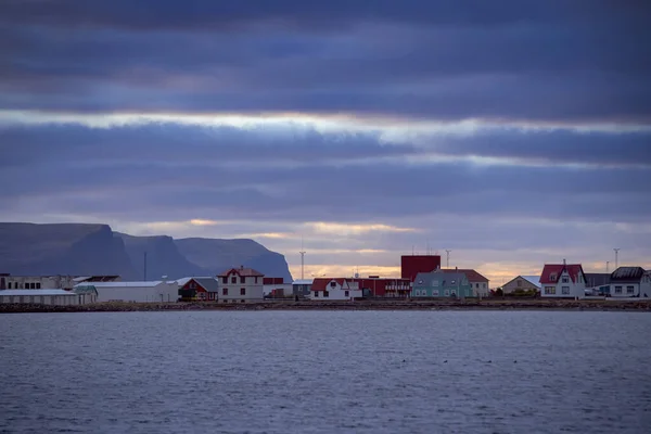 Patreksfjordur Πόλη Σούρουπο West Fjords Περιοχή Westfjords Στη Βόρεια Ισλανδία — Φωτογραφία Αρχείου