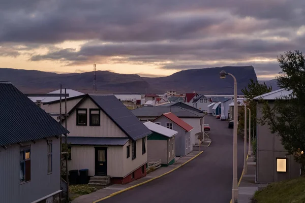 Patreksfjordur Città Nel Crepuscolo Fiordi Occidentali Regione Dei Fiordi Occidentali — Foto Stock