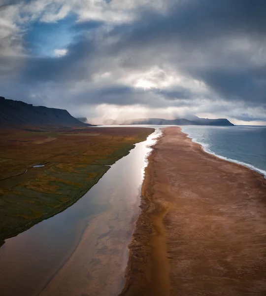 Pláž Raudisandur Červeným Pískem Leteckým Výhledem Dronu Západních Fjordů Nebo — Stock fotografie