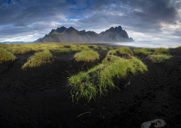 Góra Vestrahorn Przylądku Stokksnes Wschodniej Islandii Rano Widok Panoramiczny — Zdjęcie stockowe
