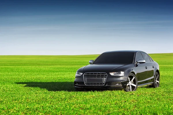 Séjour en voiture sur le champ d'herbe verte — Photo