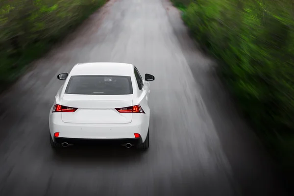 Voiture lexus conduire vitesse rapide sur route asphaltée — Photo