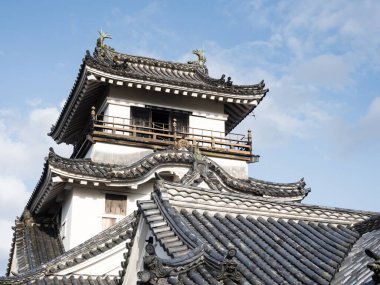 Kochi, Japonya - 6 Nisan 2018: Kochi kalesinin ana kulesi, Japonya 'nın 12 orijinal Edo döneminden biri.