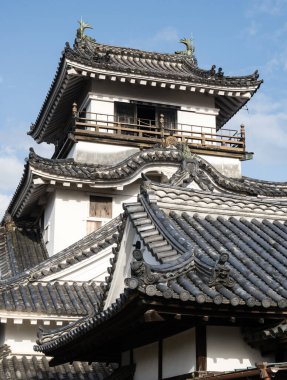 Kochi, Japonya - 6 Nisan 2018: Kochi kalesinin ana kulesi, Japonya 'nın 12 orijinal Edo döneminden biri.