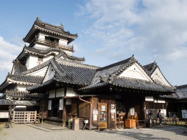 Kochi, Japonya - 6 Nisan 2018: Kochi kalesinin ana kulesi, Japonya 'nın 12 orijinal Edo döneminden biri.