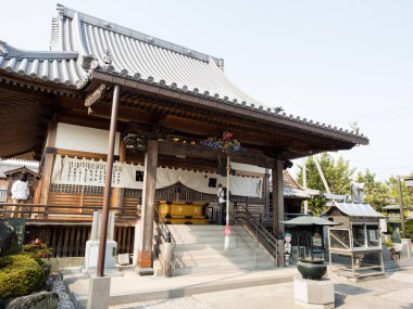 Tokushima, Japonya - 3 Nisan 2018 Kannonji 'de, Shikoku hac yolculuğunun 16 numaralı tapınağı