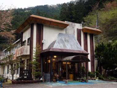 Tokushima, Japonya - 5 Nisan 2018: Wajiki Onsen girişi, Tairyuji civarındaki bir kaplıca tesisi, Shikoku hac ibadetinin 21.