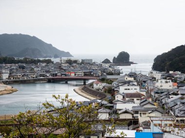 Minami, Tokushima Bölgesi, Japonya - 5 Nisan 2018: Shikoku haccının 23 numaralı tapınağı olan Yakuoji 'den Hiwasa kasabası ve limanı
