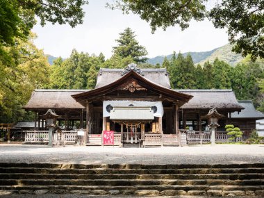 Kochi, Japonya - 6 Nisan 2018: Japonya 'da önemli kültürel mülkiyet olarak tanımlanan tarihi Tosa tapınağının ana kompleksi