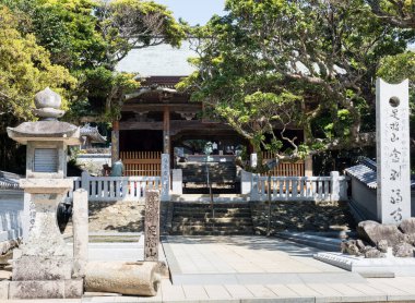 Tosashimizu, Japonya - 8 Nisan 2018: Shikoku hac yolculuğunun 38 numaralı tapınağı Kongofukuji 'ye giriş