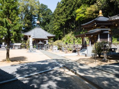 Uwajima, Ehime Bölgesi, Japonya - 9 Nisan 2018: Shikoku hac yolculuğunun 42 numaralı tapınağı Butsumokuji 'de