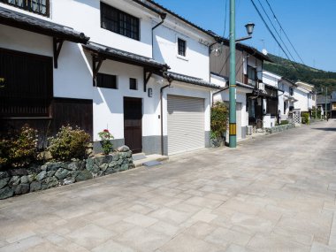 Ozu, Japonya - 9 Nisan 2018: Tarihi Ozu Eski Kasabası 'ndaki geleneksel evleri korudu