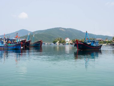 Van Ninh, Vietnam - 15 Mart 2016: Ben Tau Dam Mon rıhtımında balıkçı tekneleri, Balina Adası giriş noktası