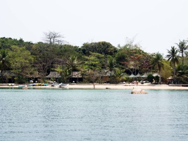 Balina Adası 'nda tenha bir sahil, Balina Adası Tatil Köyü Van Ninh, Vietnam