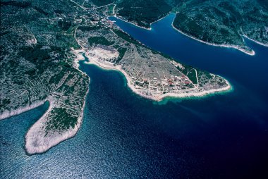 Povlja Brac Adası, Hırvatistan, havadan görünümü