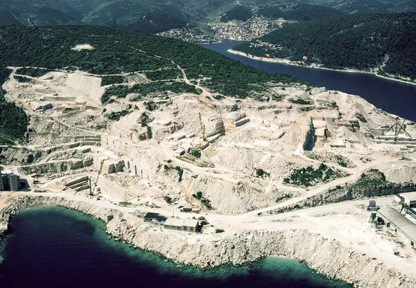 Cava di marmo a Pucisca, isola di Brac, Croazia — Foto Stock